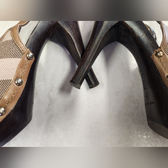 VINTAGE BURBERRY Peep-toe Slingback Heels - Picture 8 of 16